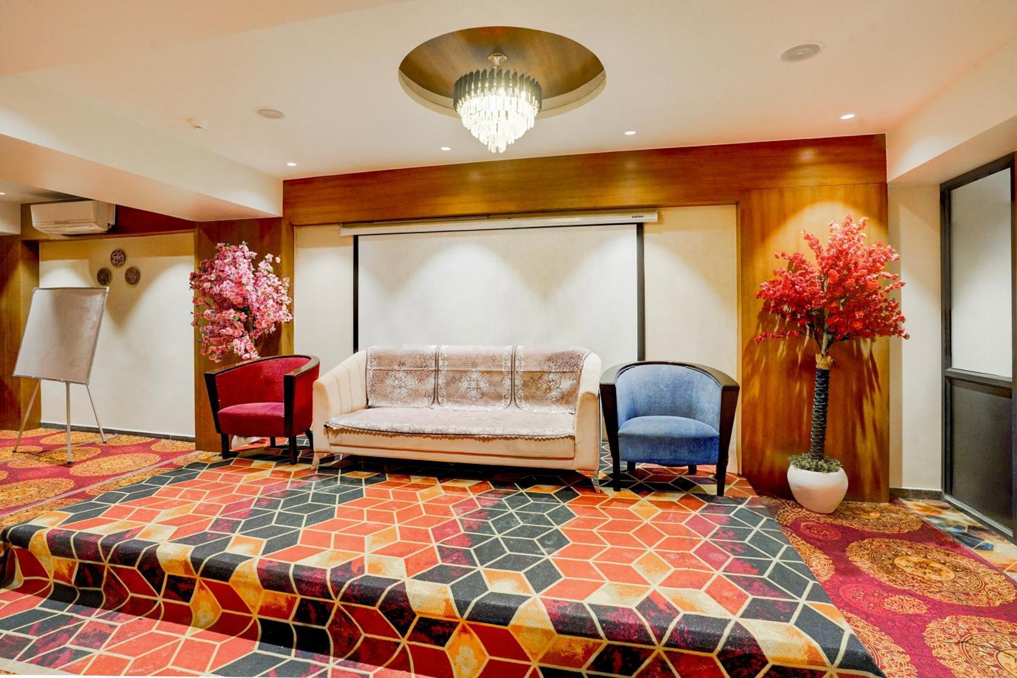 גנדהינאגר Palette- Siddharth Inn מראה חיצוני תמונה